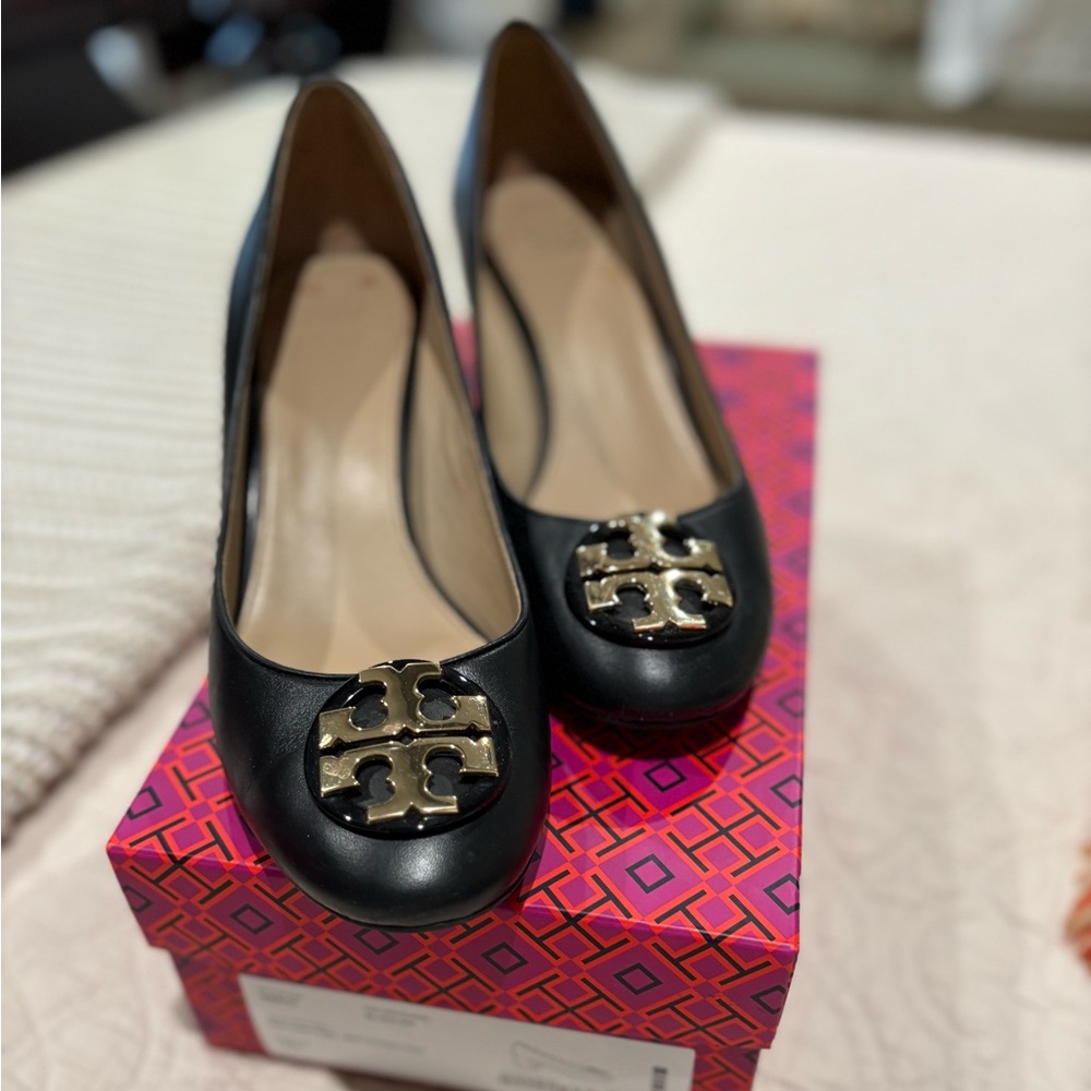 Tory Burch Gigi Black Leather Pumps